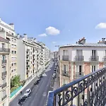 Family Apartment In 15Th