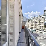 Family Apartment In 15Th
